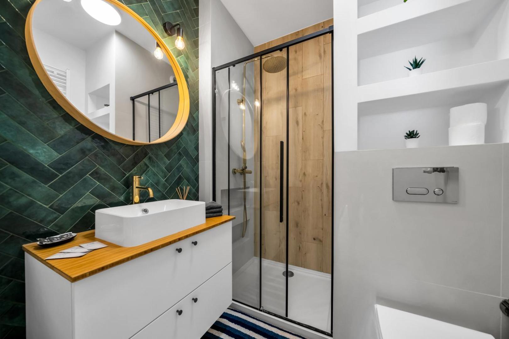 Skierniewicka Apt - Parking, Workspace, Balcony - By Rentujemy Варшава Экстерьер фото