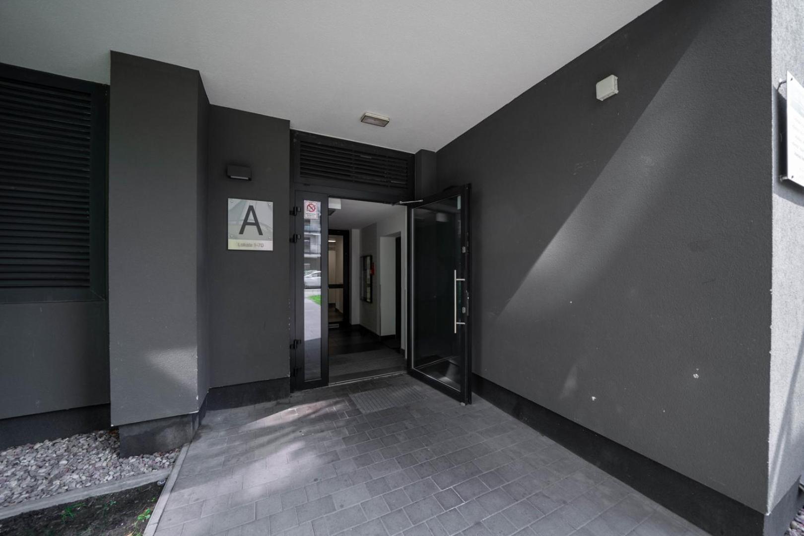 Skierniewicka Apt - Parking, Workspace, Balcony - By Rentujemy Варшава Экстерьер фото